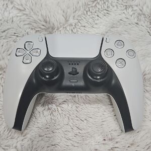 Wireless White and Black Gaming Controller